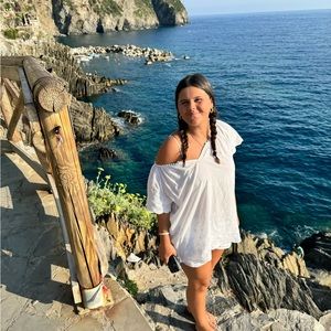 Meet your Posher, Alyssa